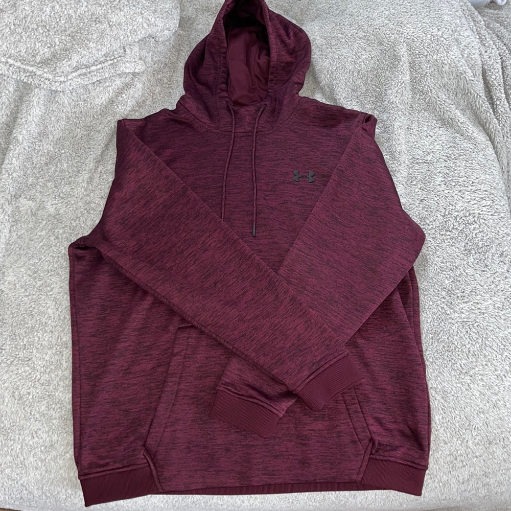 Men’s Under Armour sweatshirt